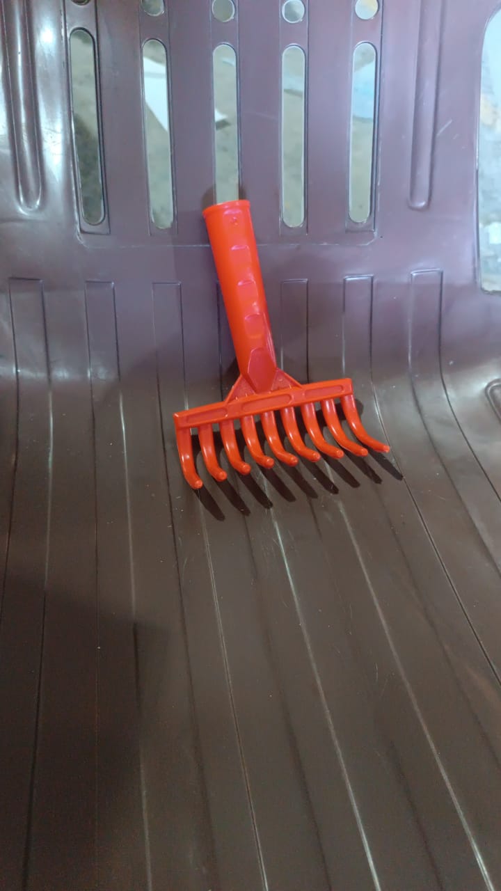 Heavy Duty Plastic Garden Hand Rake 9-tooth Cultivator Tool (1 Pc)
