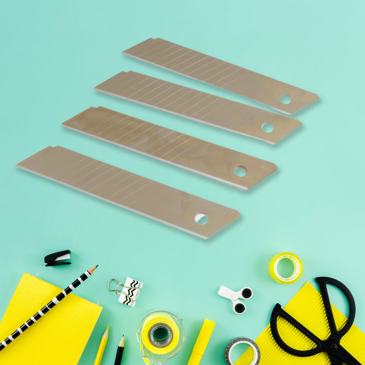 Cutter Knife Set With 4 Replacement Blades (1 Set)