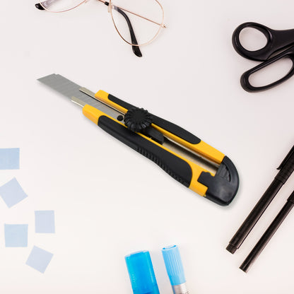 Cutter Knife Set With 4 Replacement Blades (1 Set)